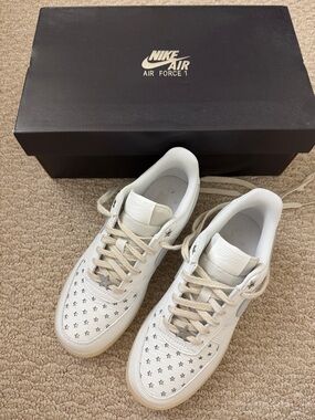 Nike Air Force 1 Low Woman’s Sneakers White with Silver Star Details